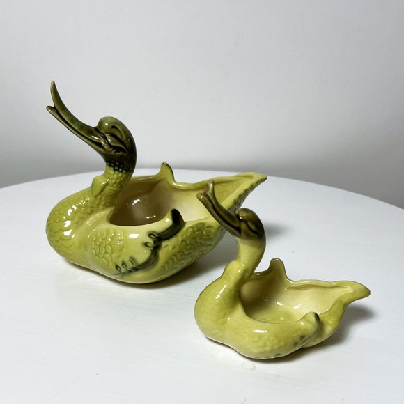 Mid Century Modern Hull Ceramic Chartreuse Green Imperial Swan Planter Bowls - Picture 2 of 8